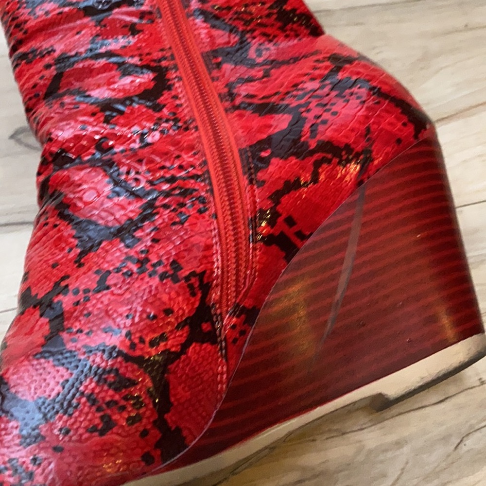 Ashro Red Animal Print Wedge size 6 - Picture 4 of 8